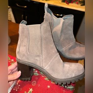 UGG Chelsea boots